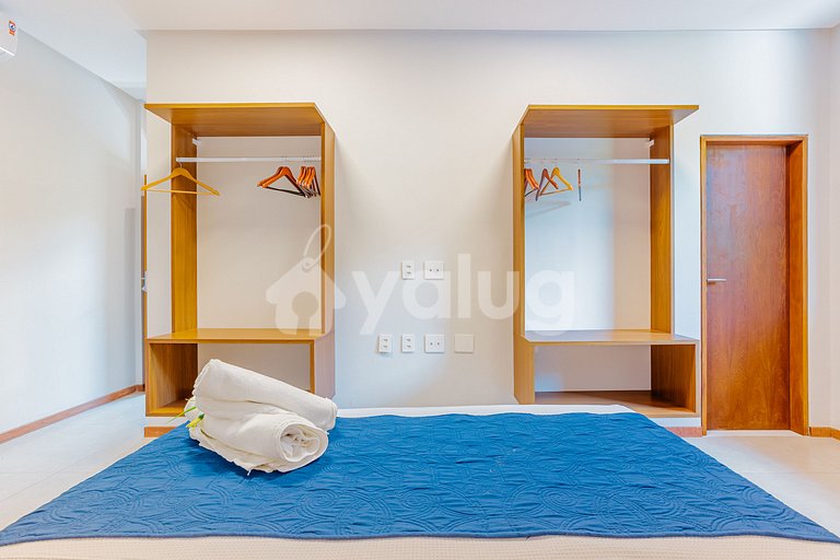 Linda Casa Alto Padrão 5 suítes com piscina Praia do Forte