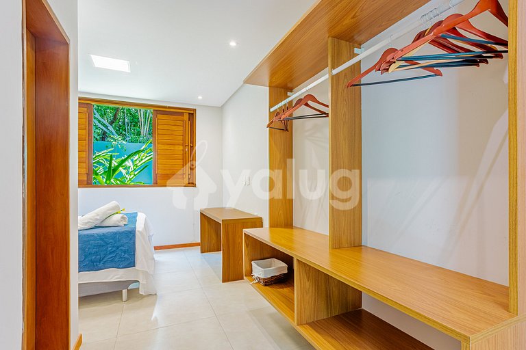 Linda Casa Alto Padrão 5 suítes com piscina Praia do Forte