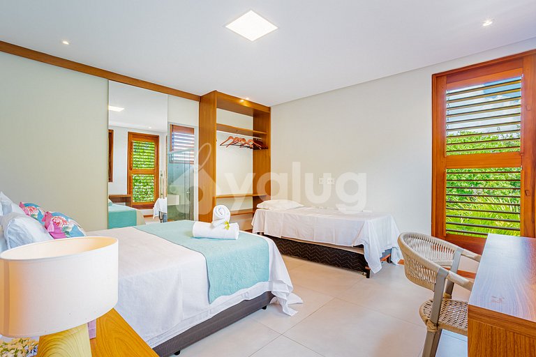 Linda Casa Alto Padrão 5 suítes com piscina Praia do Forte