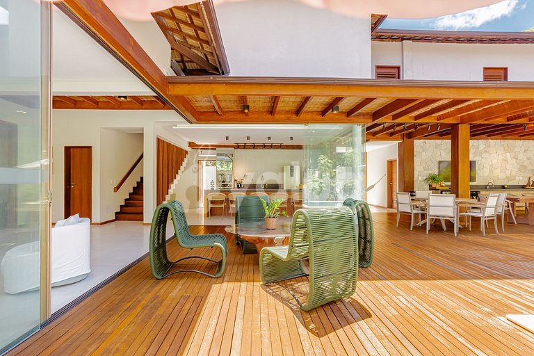 Linda Casa Alto Padrão 5 suítes com piscina Praia do Forte