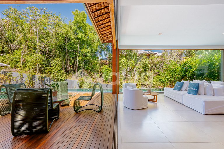Linda Casa Alto Padrão 5 suítes com piscina Praia do Forte
