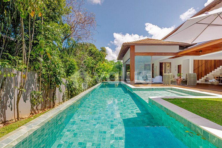 Linda Casa Alto Padrão 5 suítes com piscina Praia do Forte