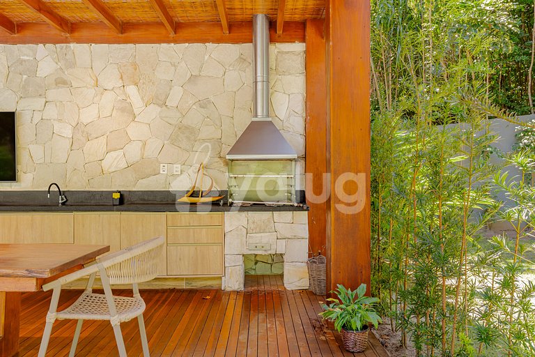 Linda Casa Alto Padrão 5 suítes com piscina Praia do Forte