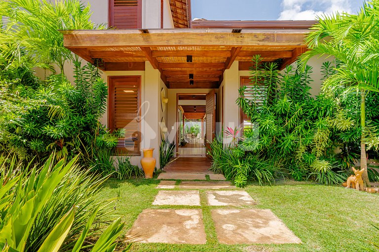 Linda Casa Alto Padrão 5 suítes com piscina Praia do Forte
