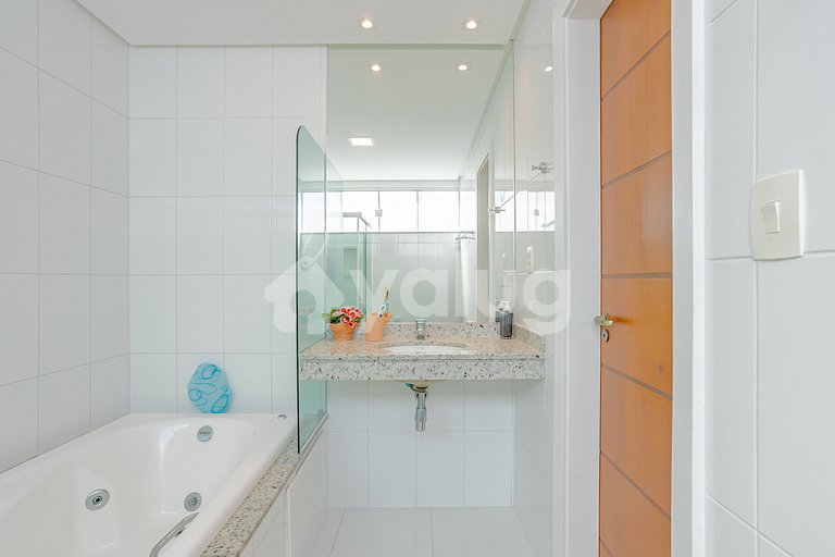 Maravilhosa casa com Piscina e 4 Suítes - Guarajuba