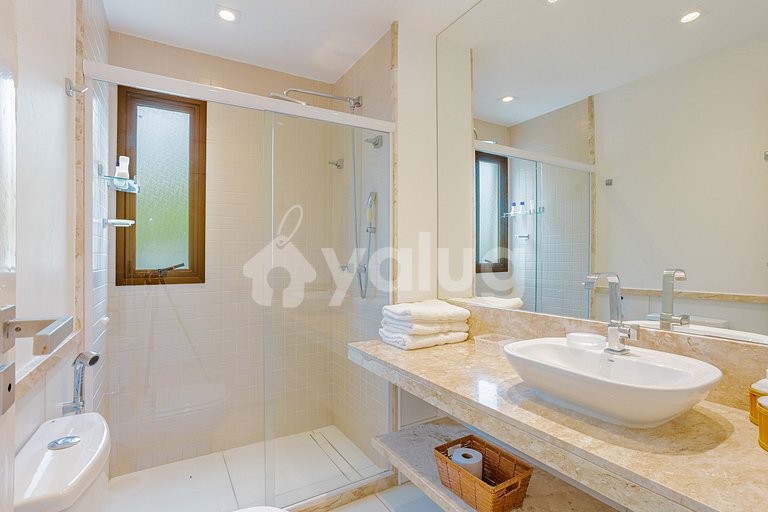 Hermoso apartamento de 3 habitaciones con piscina