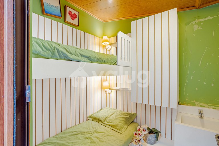 Wonderful Duplex with 4 Bedrooms, Right on the Beach