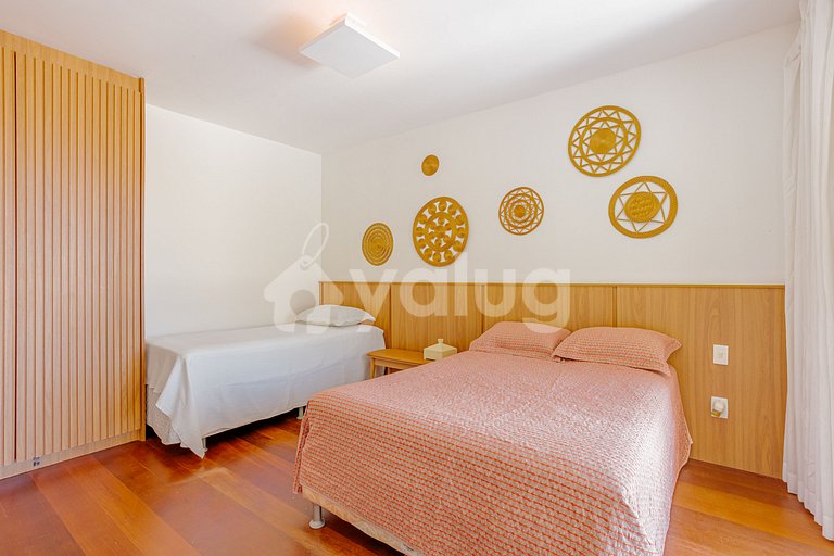 GB129 Casa de Alto Padrão Pé na Areia - Guarajuba