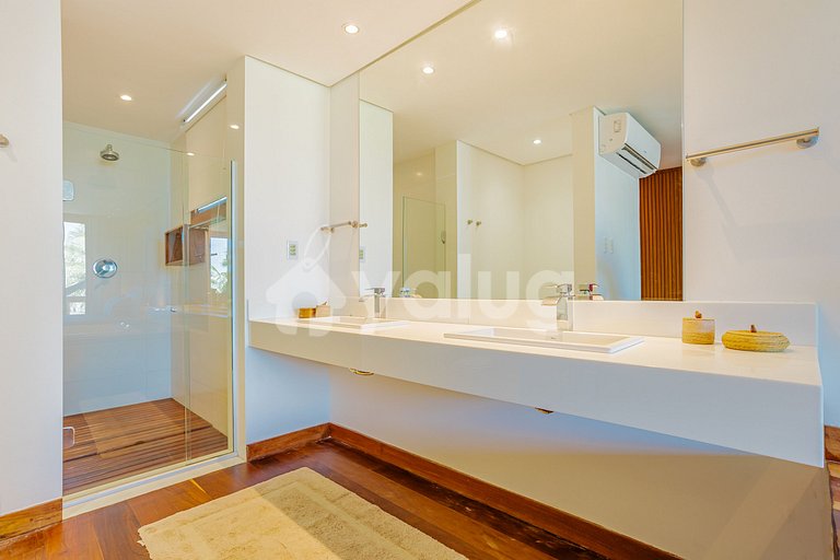 GB129 Luxury Beachfront House - Guarajuba