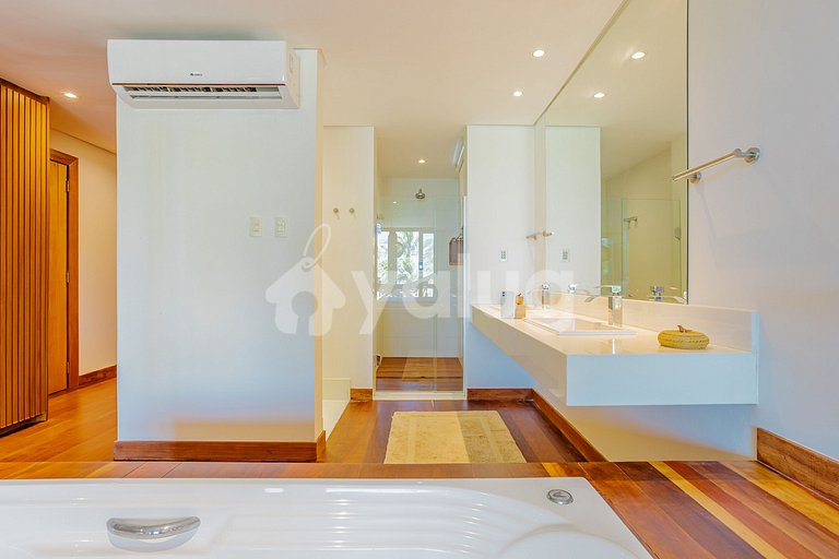 GB129 Luxury Beachfront House - Guarajuba