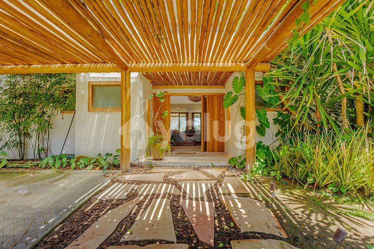 GB129 Casa de Alto Padrão Pé na Areia - Guarajuba