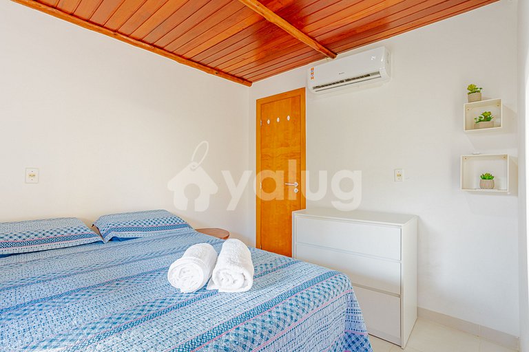 IT120 Excelente Apartamento Pé na Areia com 2 Quartos