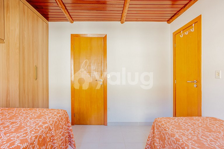 IT120 Excelente Apartamento Pé na Areia com 2 Quartos