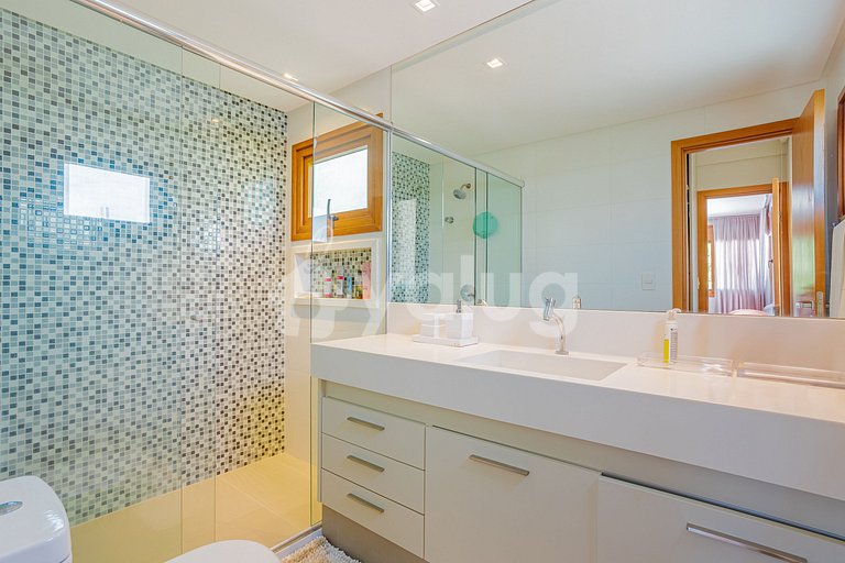 IT 122 Excelente Casa con 4 suites y Piscina - Itacimirim