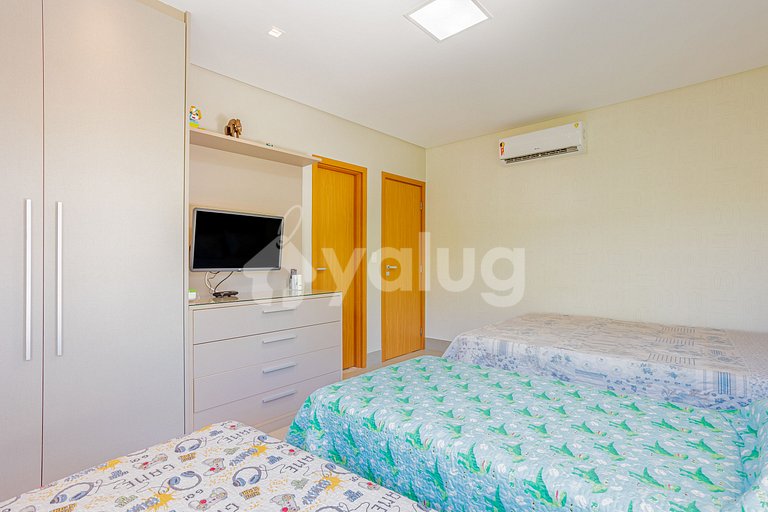 IT 122 Excelente Casa con 4 suites y Piscina - Itacimirim