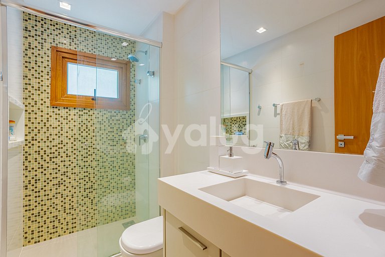 IT 122 Excelente Casa con 4 suites y Piscina - Itacimirim