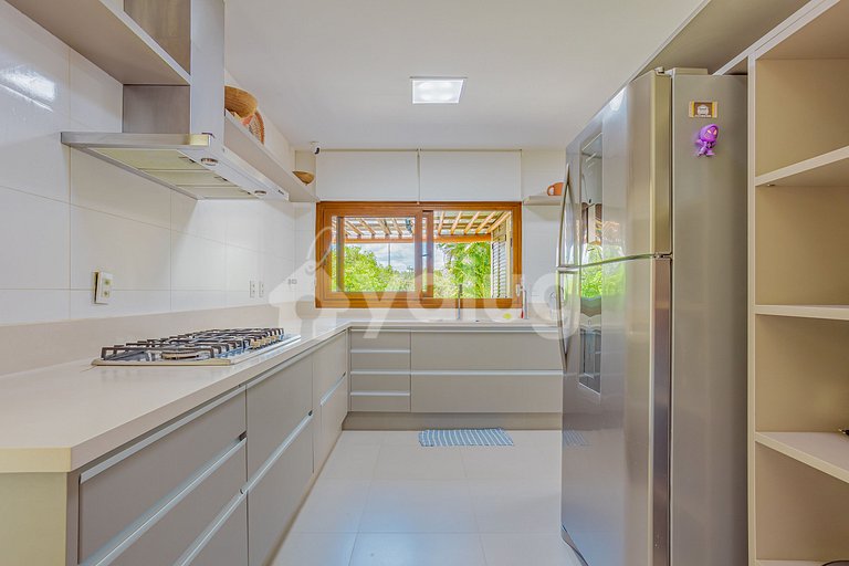 IT 122 Excelente Casa con 4 suites y Piscina - Itacimirim