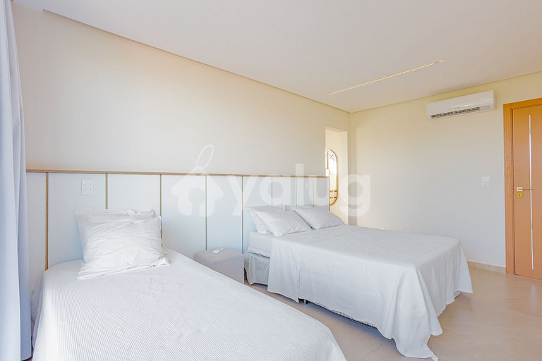 Beautiful Luxury House with 5 Suites in Praia do Forte