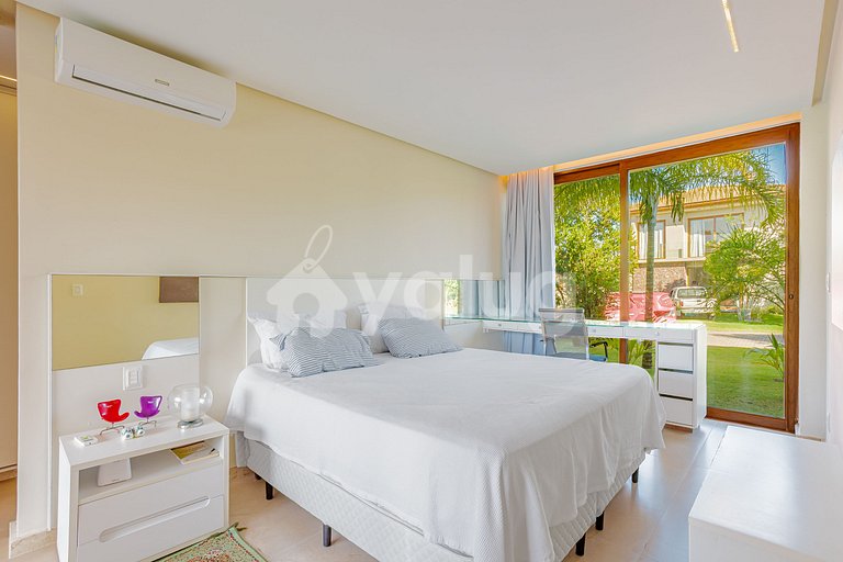 Beautiful Luxury House with 5 Suites in Praia do Forte