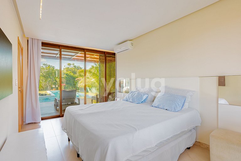 Beautiful Luxury House with 5 Suites in Praia do Forte