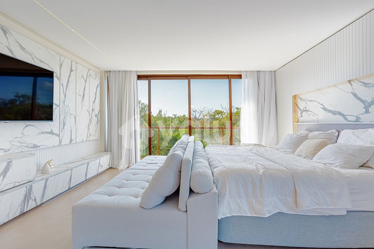 Linda Casa de Alto Padrão com 5 suítes em Praia do Forte