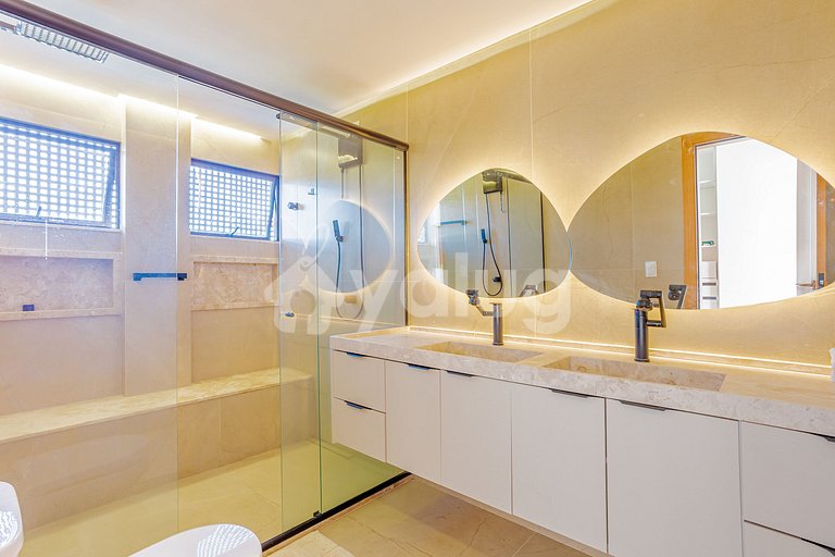 Beautiful Luxury House with 5 Suites in Praia do Forte