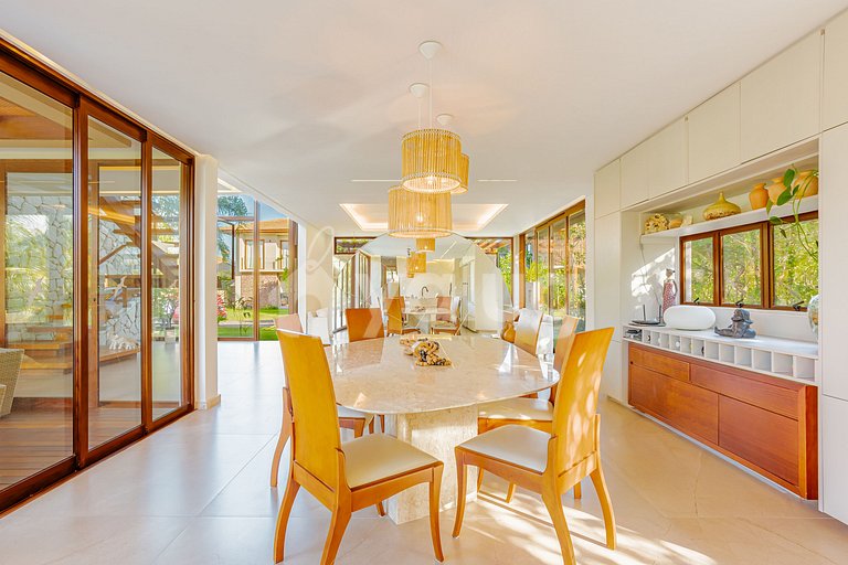 Beautiful Luxury House with 5 Suites in Praia do Forte