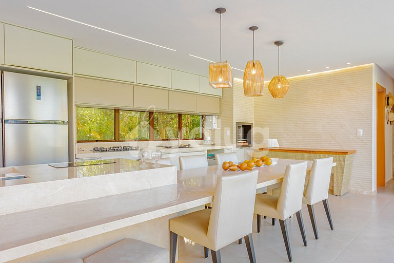 Beautiful Luxury House with 5 Suites in Praia do Forte