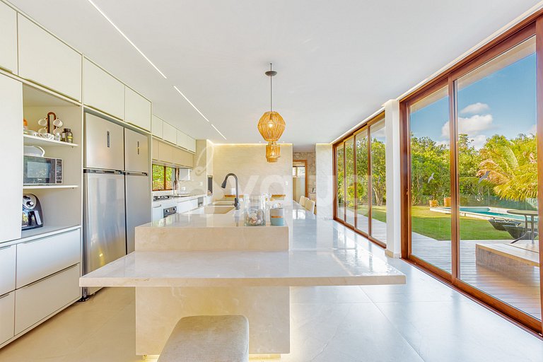 Beautiful Luxury House with 5 Suites in Praia do Forte