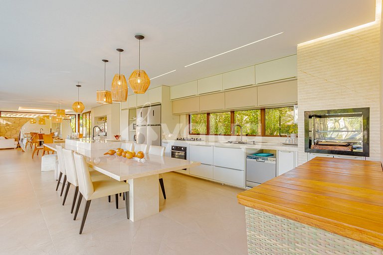 Beautiful Luxury House with 5 Suites in Praia do Forte