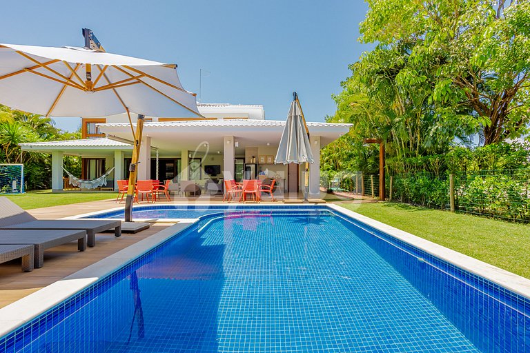 IT 122 Excellent House with 4 suites and Pool - Itacimirim