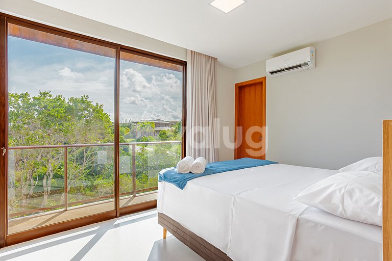 Luxury house with hot tub and 6 suites.