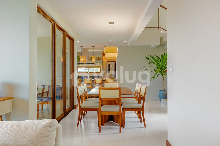 Luxury house with hot tub and 6 suites.