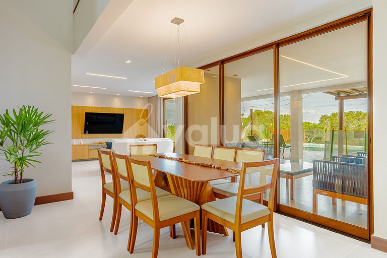 Luxury house with hot tub and 6 suites.