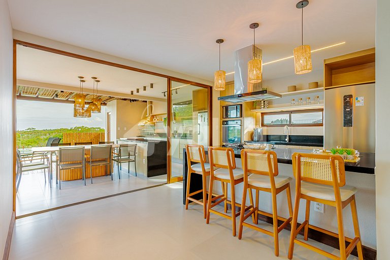 Casa de Alto Padrão com Hidromassagem e 6 Suítes