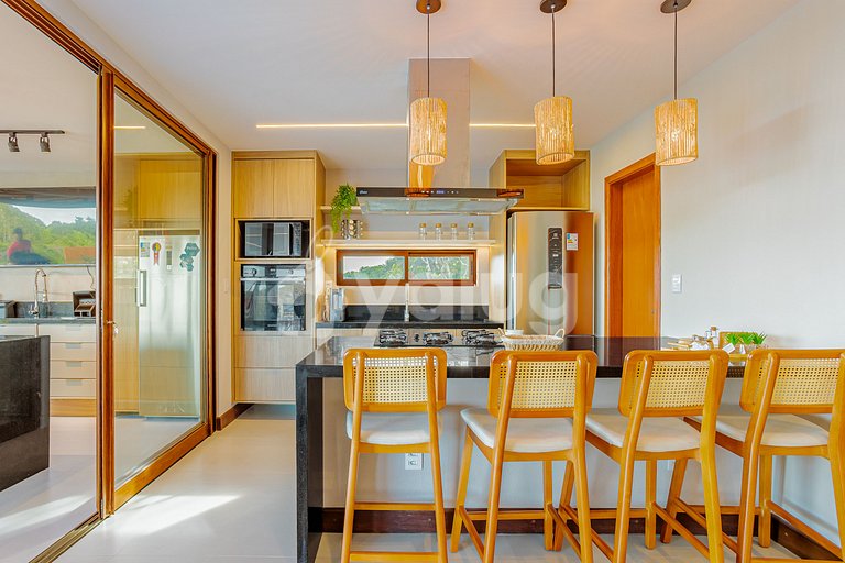 Casa de lujo con jacuzzi y 6 suites.