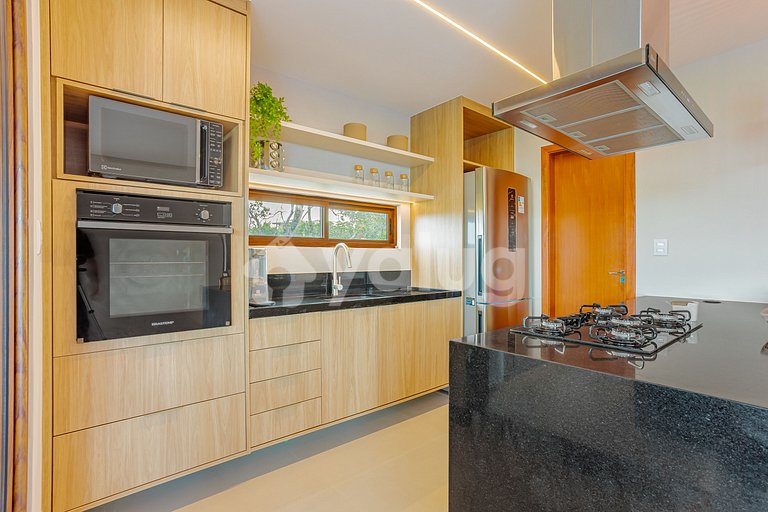 Luxury house with hot tub and 6 suites.