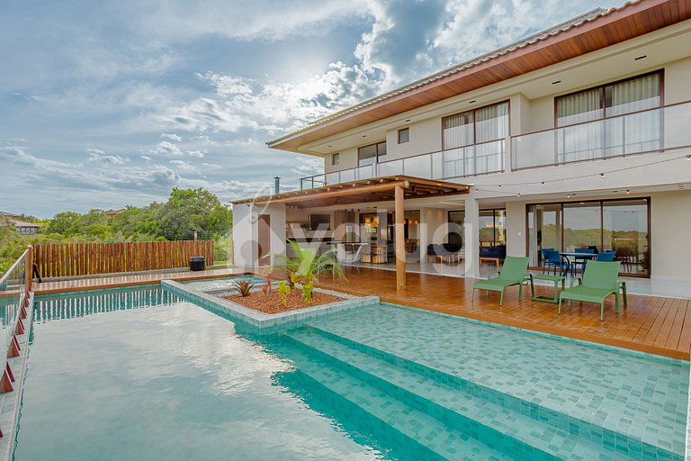 Luxury house with hot tub and 6 suites.