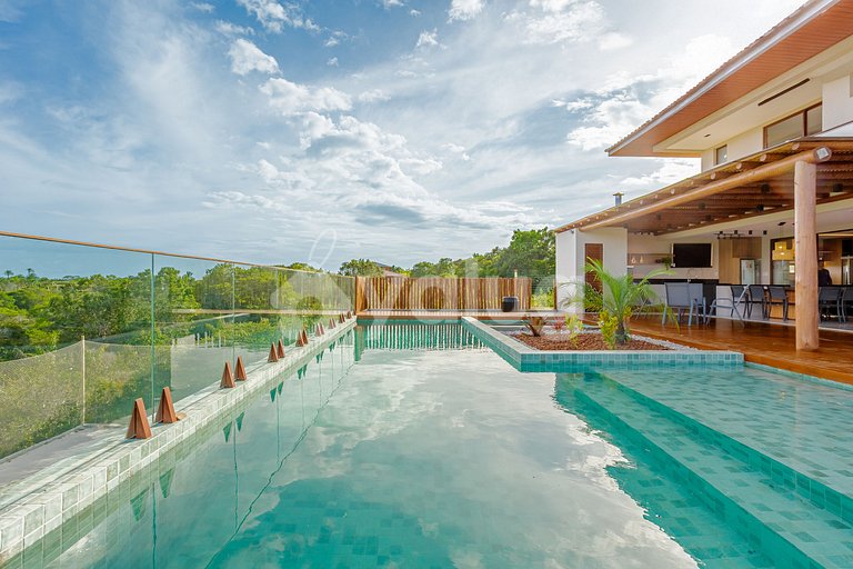 Luxury house with hot tub and 6 suites.