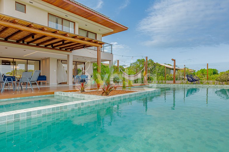 Luxury house with hot tub and 6 suites.