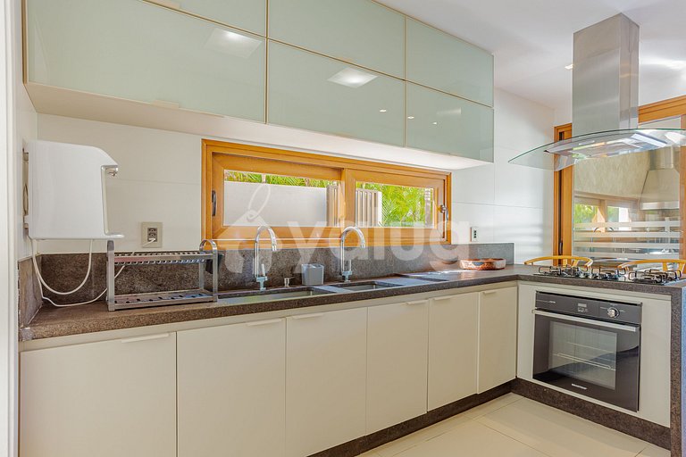 GB131 Beautiful House with 5 suites and Swimming Pool