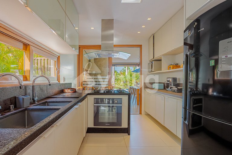 GB131 Beautiful House with 5 suites and Swimming Pool