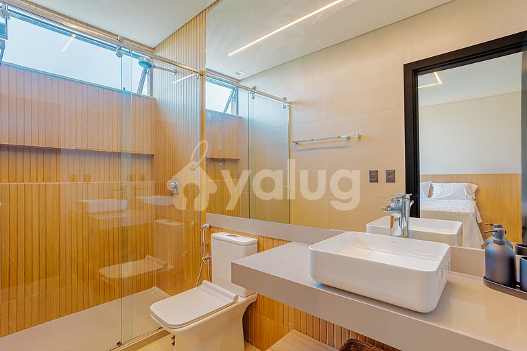 PF131 Luxury House with 5 Suites - Praia Bella