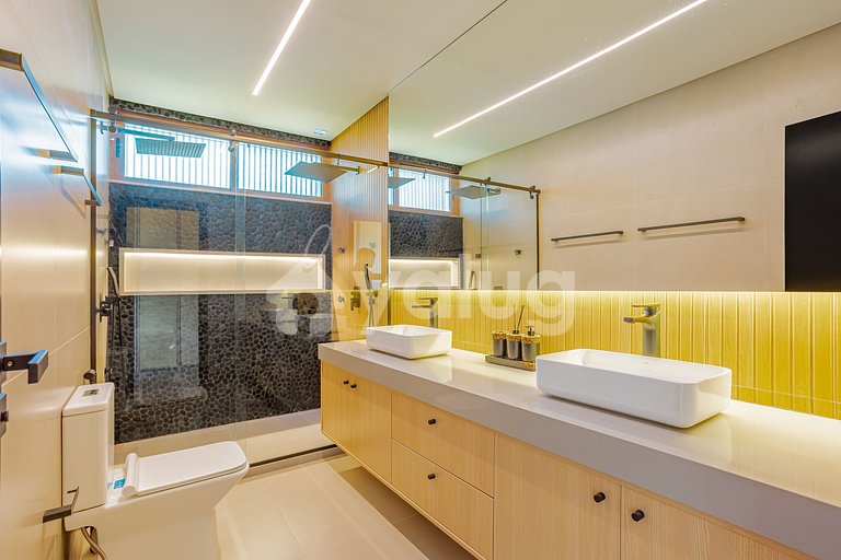 PF131 Luxury House with 5 Suites - Praia Bella