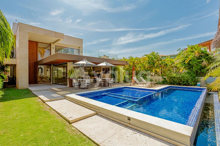 GB131 Linda Casa com 5 Suítes e Piscina