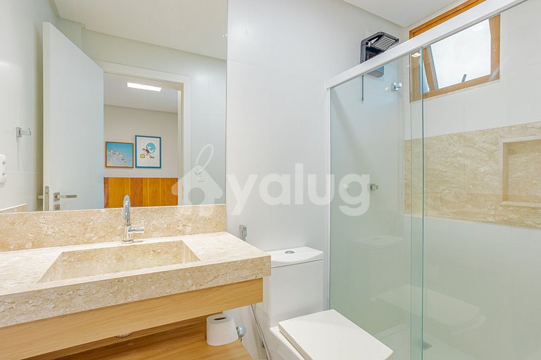 GB131 Beautiful House with 5 suites and Swimming Pool