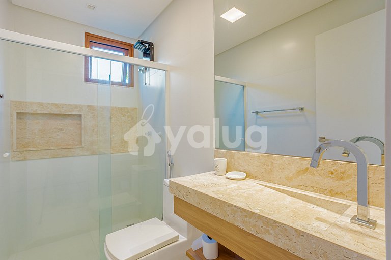 GB131 Linda Casa com 5 Suítes e Piscina