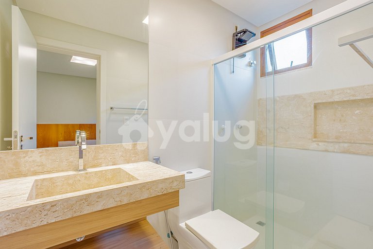 GB131 Linda Casa com 5 Suítes e Piscina