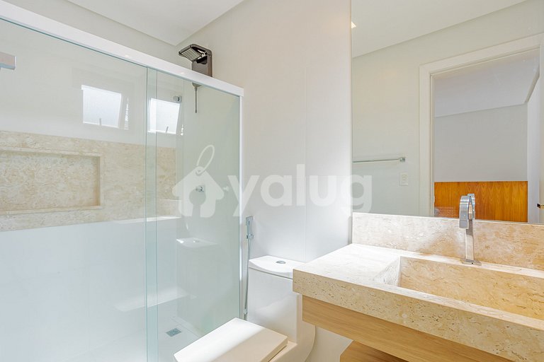 GB131 Beautiful House with 5 suites and Swimming Pool