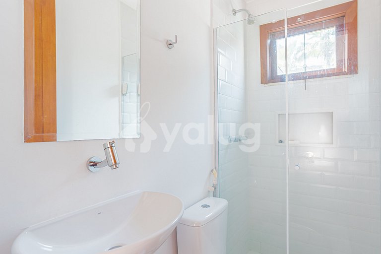 Great 4-Suite House with Pool in Guarajuba